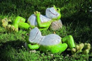 ŻABKA OGRODOWA-RĘCE NA BRZUCHU